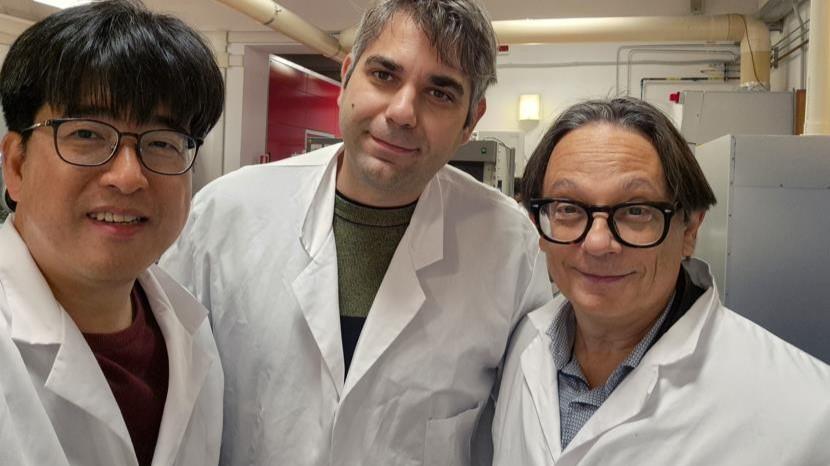 인천대 전기공학과 김준동교수 연구팀, 수중 태양광 에너지 발전 시스템 개발: 세계 최초 수륙양용 태양전지-물속에서 에너지를 생산하는 태양광 기술 대표이미지